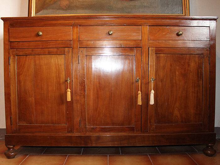 Credenza a atre ante 1800